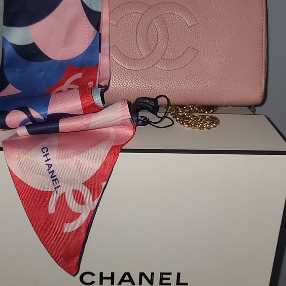 Chanel Pink  Caviar Zip Around Wallet - Picture 1 of 12